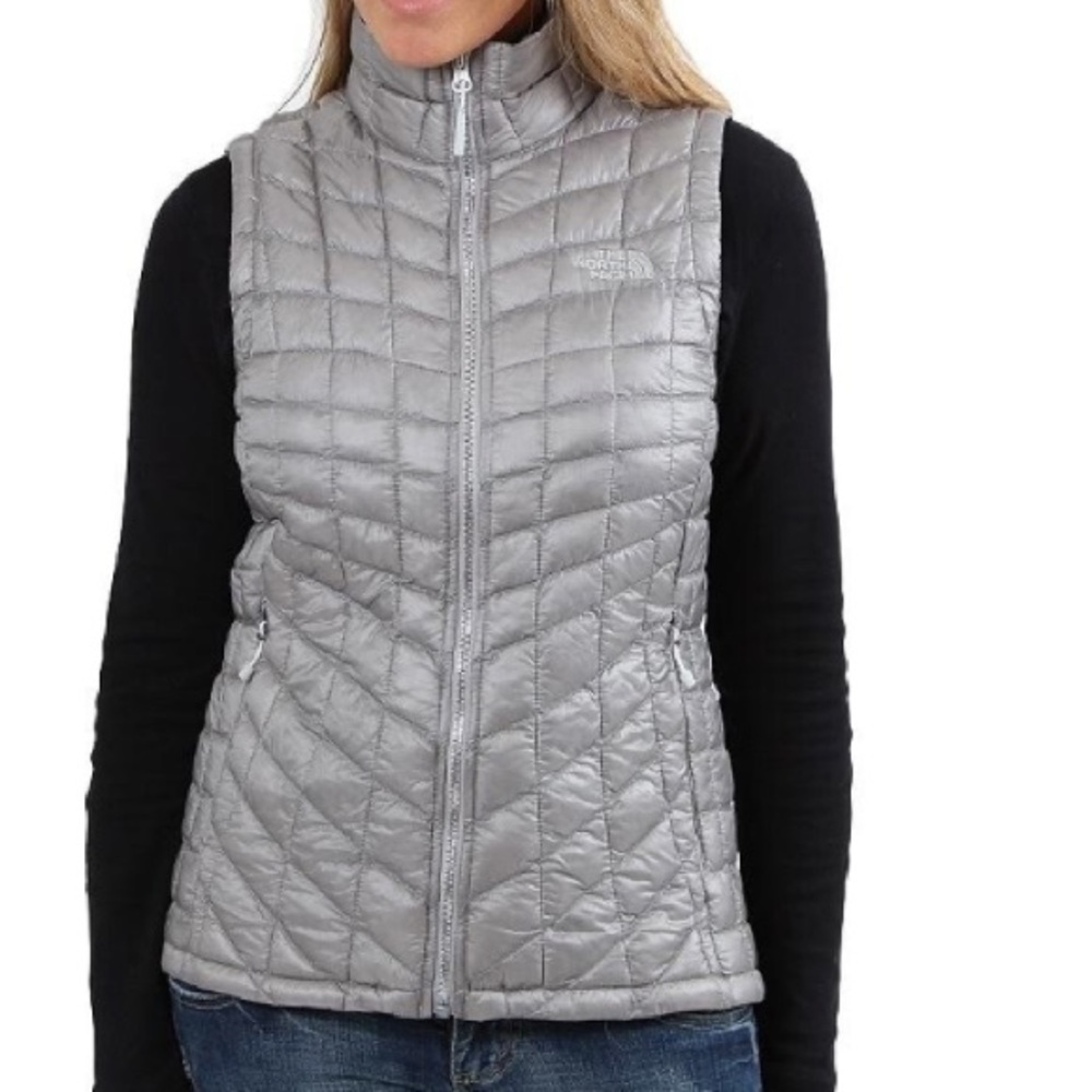 🆕 The North Face Women's Gray Quilted Vest!